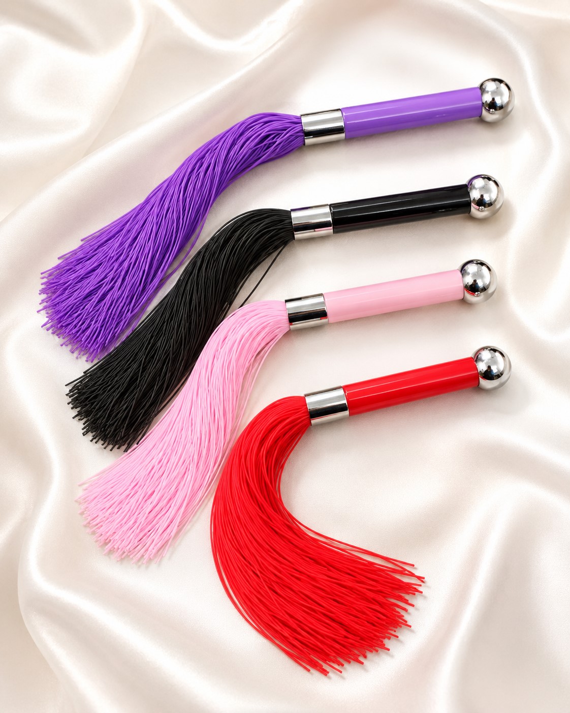Silikonflogger mit schwerem Metallgriff in lila!
